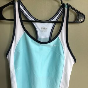 Nike Large Fitness Top
